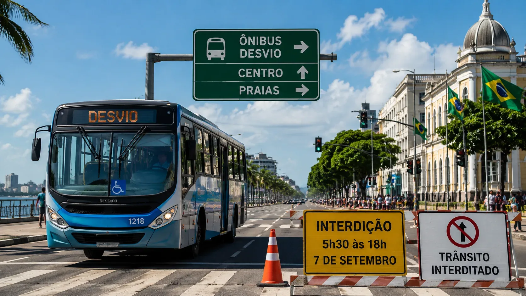 Ônibus azul circula diante de barreiras de trânsito em avenida de Aracaju, com sinalização de desvio e bandeiras do Brasil.