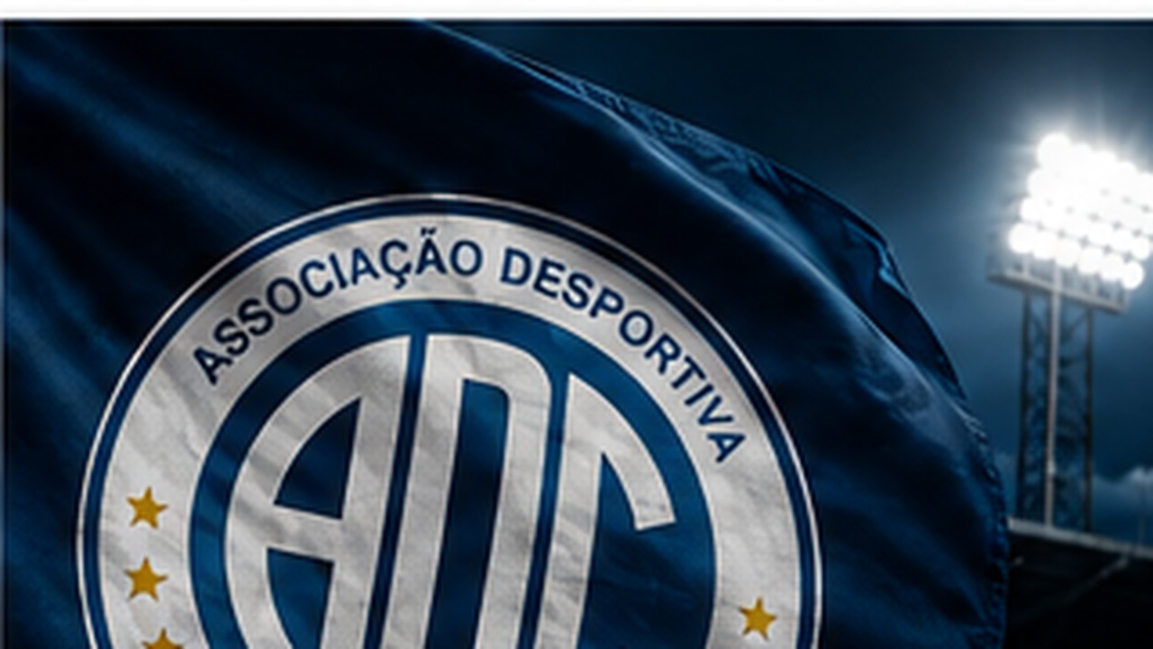 Escudo da Associação Desportiva Confiança em bandeira azul diante de refletores de estádio à noite.